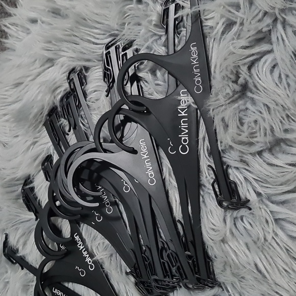 Set of 20 calving klein small coat hangers - Picture 2 of 2